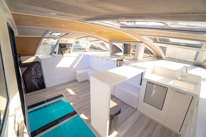 3 hrs. Whale Watching and Relaxing Chill Out Catamaran with glass floor - What whale and dolphin sightings are really like