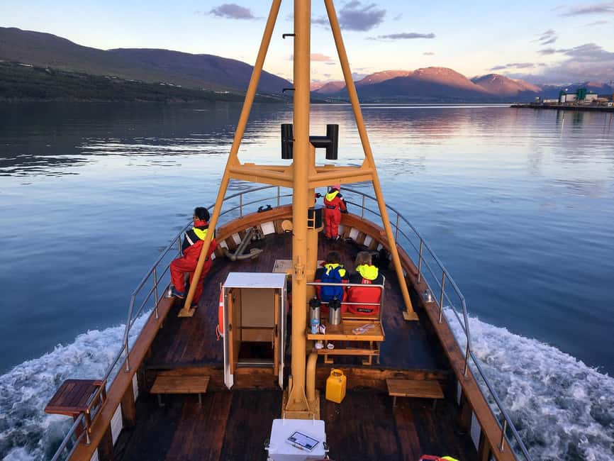 Akureyri: Whale Watching Tour with Transfer from Port - The 30-minute drive to Hauganes