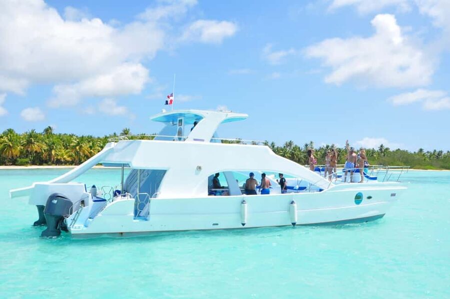 From Samaná: Whale Watching and Cayo Levantado Boat Tour - Setting out from Samaná at 8:30 AM