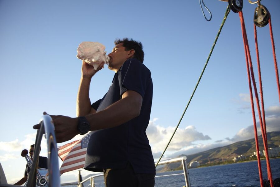 Kona Deluxe Catamaran Whale Watching Cruise - Looking for humpback whales along the Kona Coast