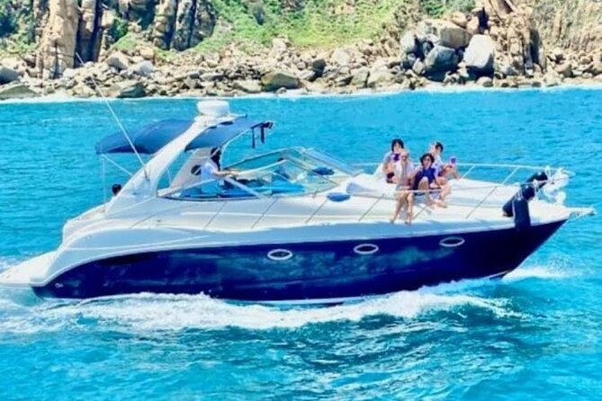 Los Cabos Whale Watching & Snorkel Adventure with Food & Drinks - Crew service, children, and group comfort