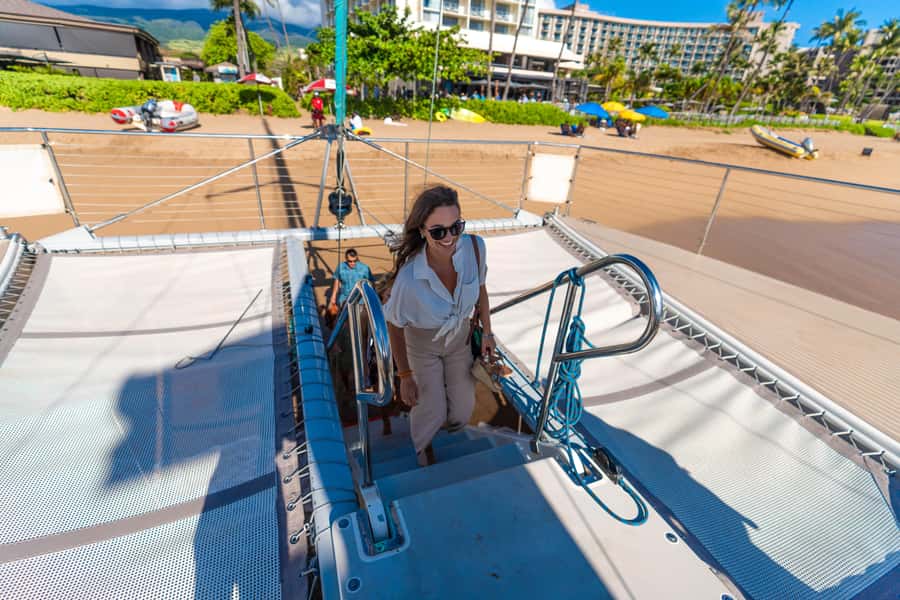 Maui: Kaanapali Whale Watching Boat with Open Bar and Food - Searching for humpback whales in their natural habitat