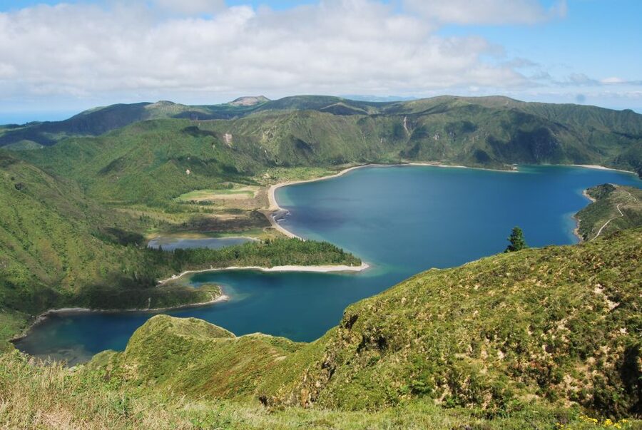 São Miguel: Whales & Volcano Full-Day Tour with Lunch - Weather, timing, and what to bring