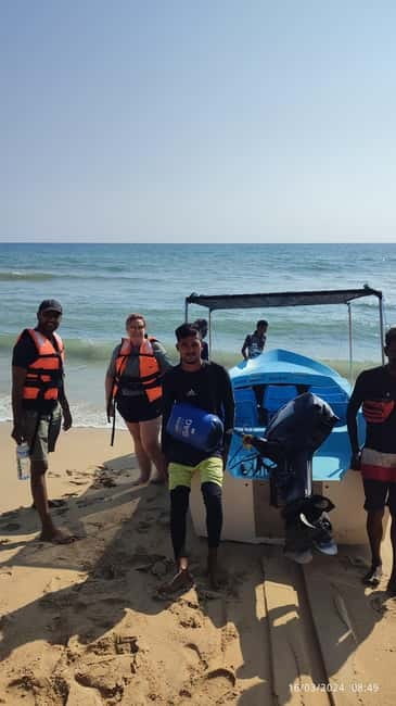 Trincomalee: Dolphin & Whale Watching Boat Tour - Who should book this morning at sea?
