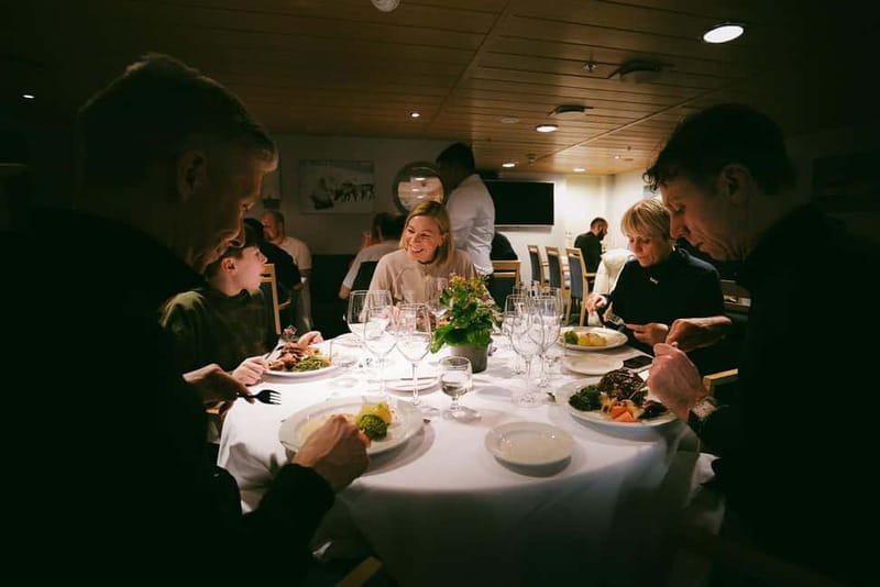 Tromsø: 24hr Northern Lights & Whale Watching Cruise - Cabin comfort, group size, and onboard atmosphere