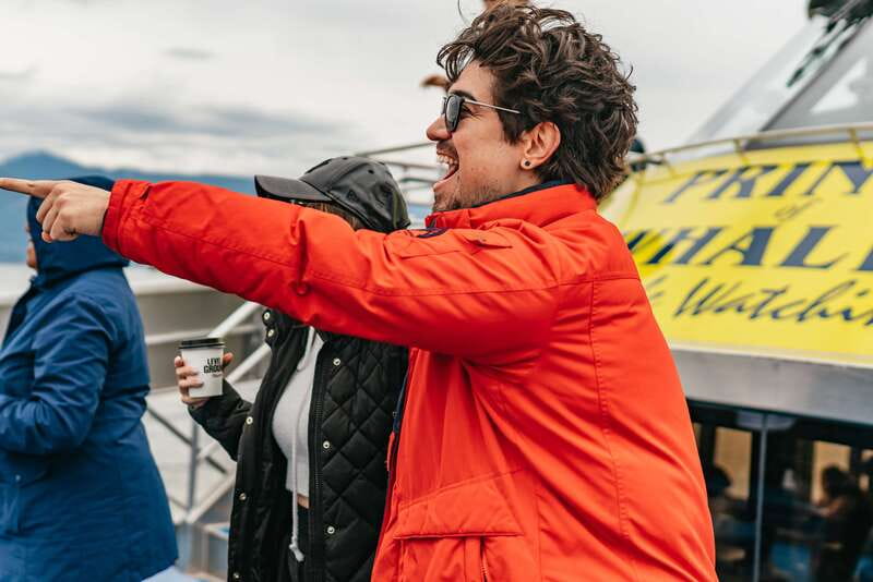 Vancouver: Covered Whale Watching Adventure with Free Photos - Hot drinks, weather and the practical side