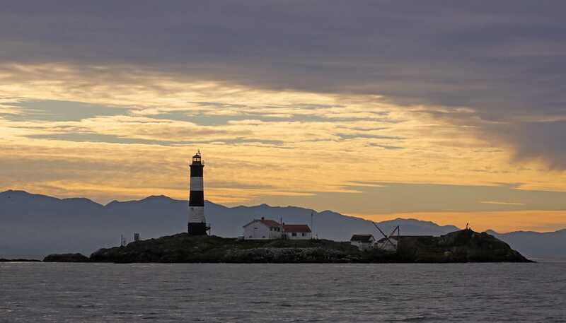 Victoria: Sunset Whale Watching Tour on Semi-Covered Boat - What the $128 price really buys you