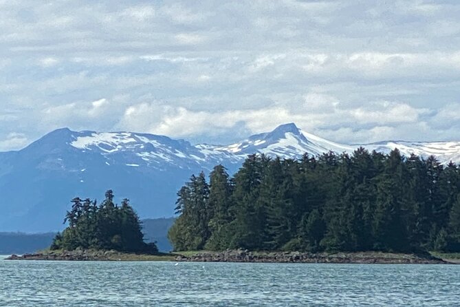 Whale Watching Adventure in Juneau - Snacks, hot drinks, and comfort on the water