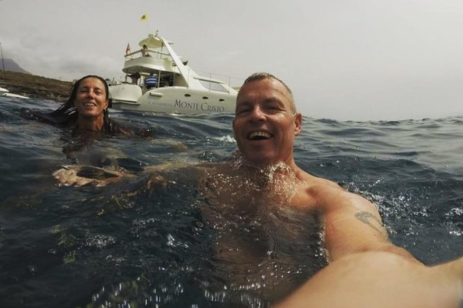 Whale Watching Catamaran Cruise with Transfer, Buffet by MC - Who will get the most from this cruise