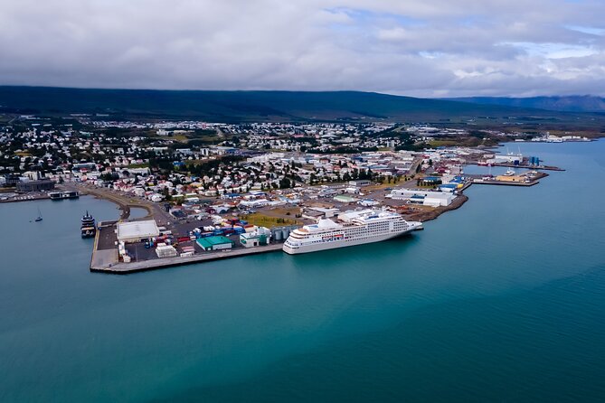 Whale Watching Tour from Akureyri City Central - Staying warm when Iceland changes its mind